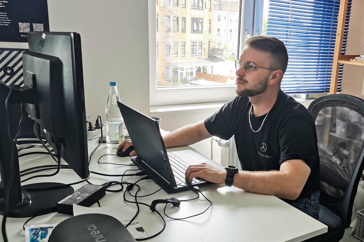 Hello, I'm Marc and I'm currently doing my Master in Media Informatics at the <a href="/BHT_bln/">Berliner Hochschule für Technik (BHT)</a>. The shoutr labs team has warmly welcomed me and I am supporting the Augmented Reality department of shoutr labs as a working student and developer. #shoutrlabs #augmentedreality #teamwork