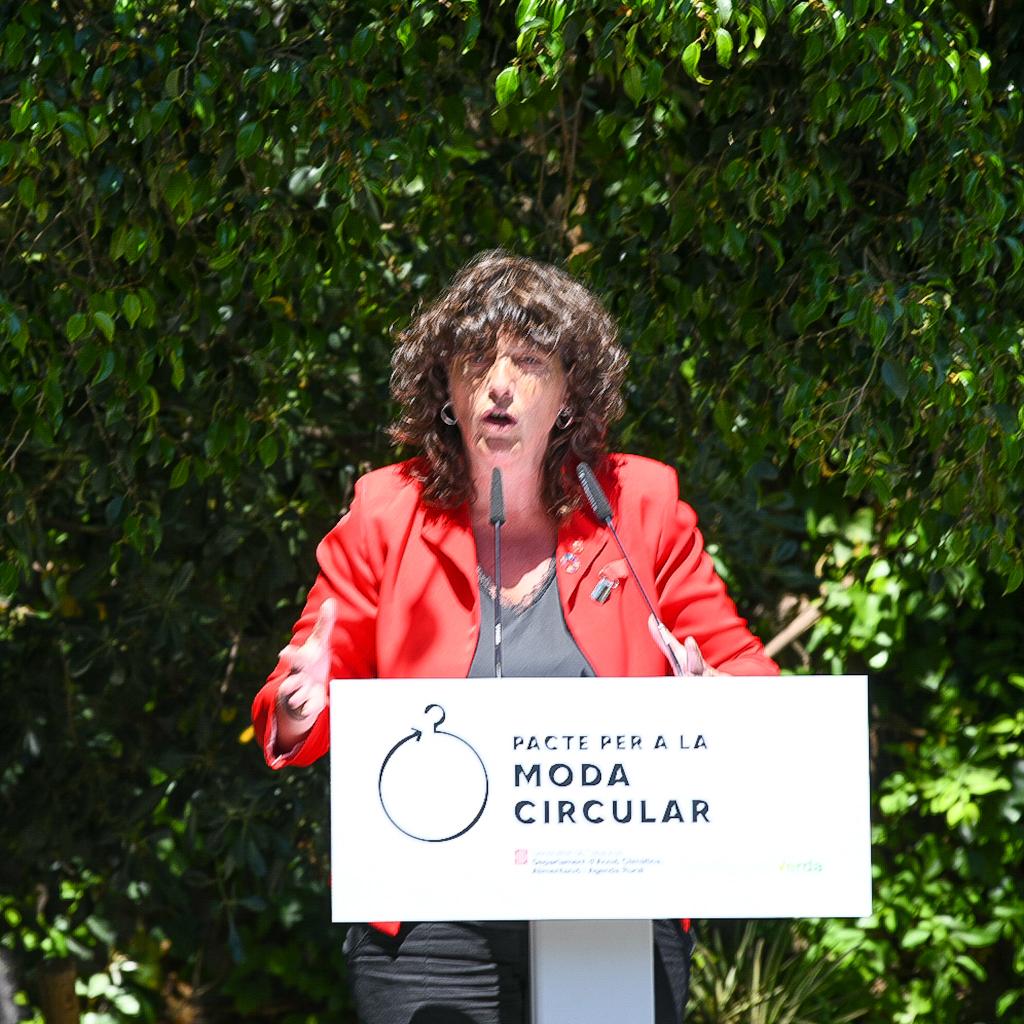 residuscat's tweet image. Assistim a la Signatura del #PactePerLaModaCircular.

💬 &quot;Som en un moment clau. Calen canvis urgents en el model de producció i consum del tèxtil.&quot;

💬 &quot;Objectiu: d&apos;un 12% de recollida selectiva de #ResidusTèxtils a un 25% el 2024.&quot;

@TeresaJorda @isaacperaire @accioclimatica