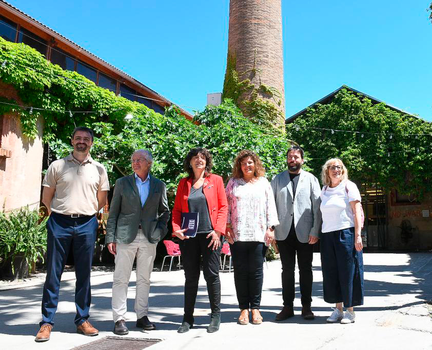 residuscat's tweet image. Assistim a la Signatura del #PactePerLaModaCircular.

💬 &quot;Som en un moment clau. Calen canvis urgents en el model de producció i consum del tèxtil.&quot;

💬 &quot;Objectiu: d&apos;un 12% de recollida selectiva de #ResidusTèxtils a un 25% el 2024.&quot;

@TeresaJorda @isaacperaire @accioclimatica