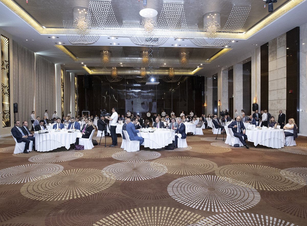SafarMehdiyev_'s tweet photo. Today we have met the members of the U.S.-Azerbaijan Chamber of Commerce. We have held comprehensive and productive discussions on the prospects of our relations as part of the #customs-#business cooperation between #SCC and @AmChamAz. https://t.co/A0VvZi25J7