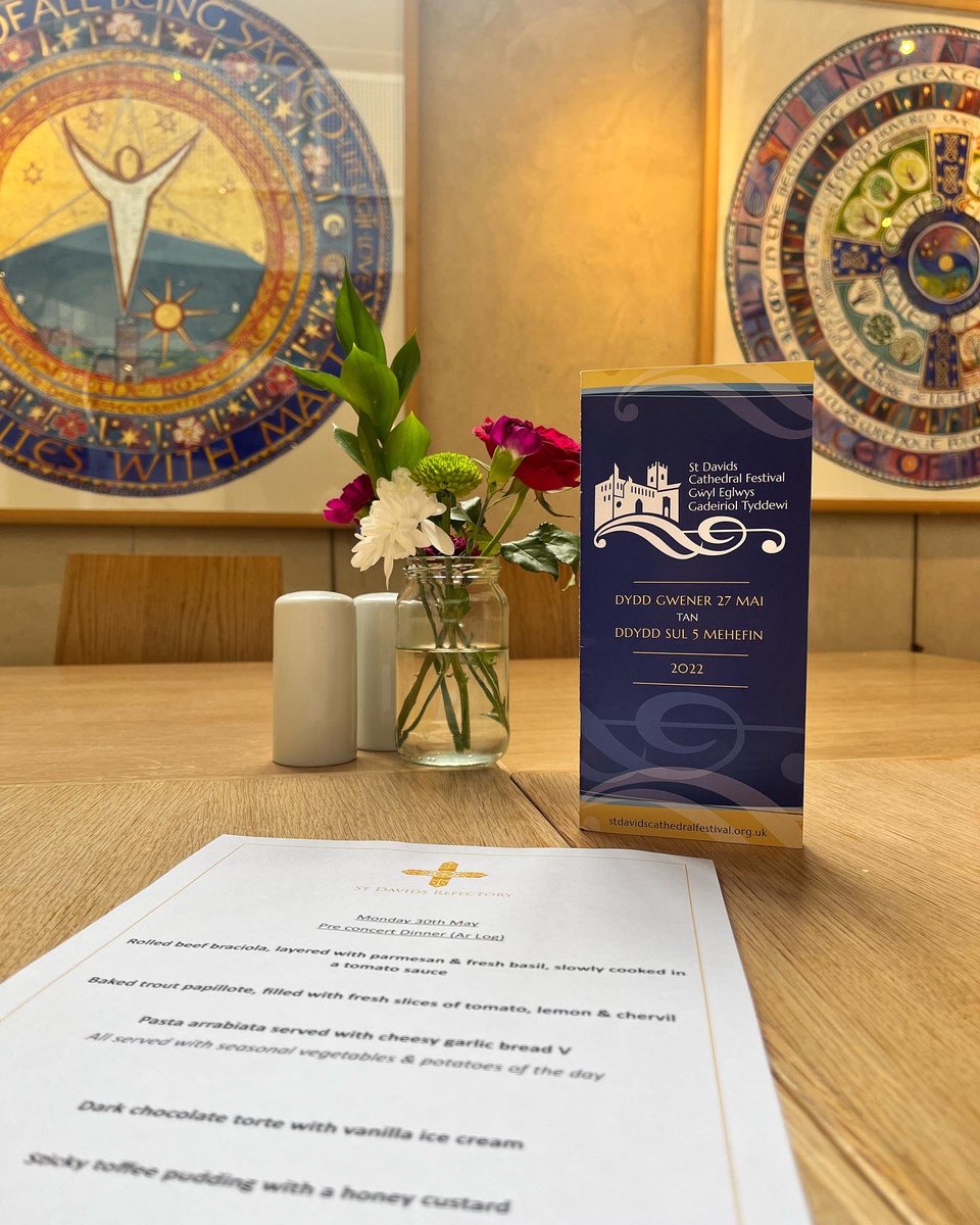 Lovely to see a few faces last night before Ar Log’s performance 😊

Lyfli i weld rhai gwynebau neithiwr cyn berfformiad Ar Log 😊

See you again at 5:30pm tonight before <a href="/JessGillamSax/">Jess Gillam</a> performs! 
Please book by emailing refectory@stdavidscathedral.org.uk 👌