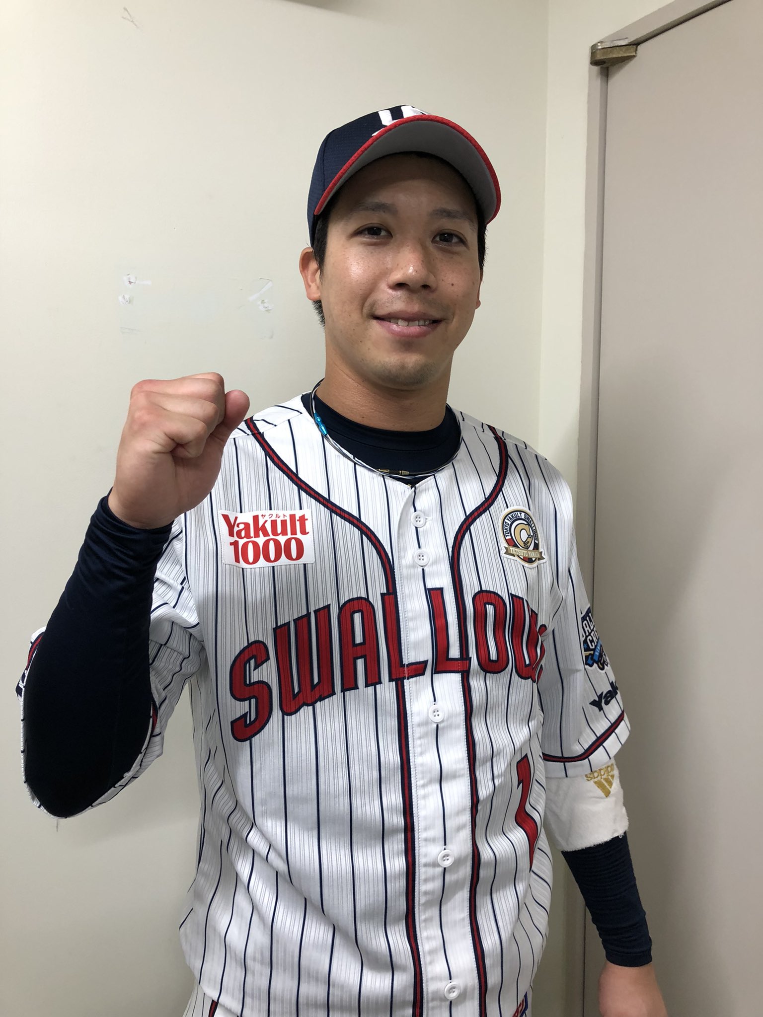 ス*ー様 山田哲人実使用　adidas リストバンド ホワイト ゴールド 山田哲人様 ス*ー様 山田哲人実使用 adidas リストバンド ホワイト