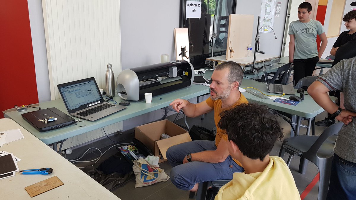 DrneBFC's tweet photo. [#Cybertech_comtois édition 2022]
De nombreux ateliers ont été proposés cet après-midi : #robotique, #réalité_augmentée, #intelligence_artificielle, découpe vinyle et à fil chaud en #fablab et bien plus encore. https://t.co/0qsa6qCNpF