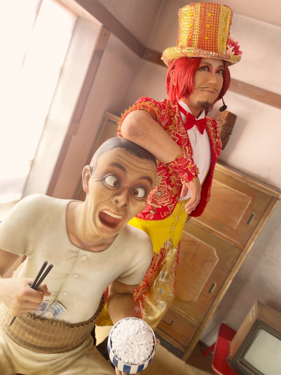 花やしき一座 公式 今日も1日お疲れ様でしたー 明日から6月ですねー 6 1からの期間限定開催っ 普段入れない ローラーコースター中のお茶の間のおじさんと記念撮影しよっー 花やしき T Co Y242yoxkeo Twitter