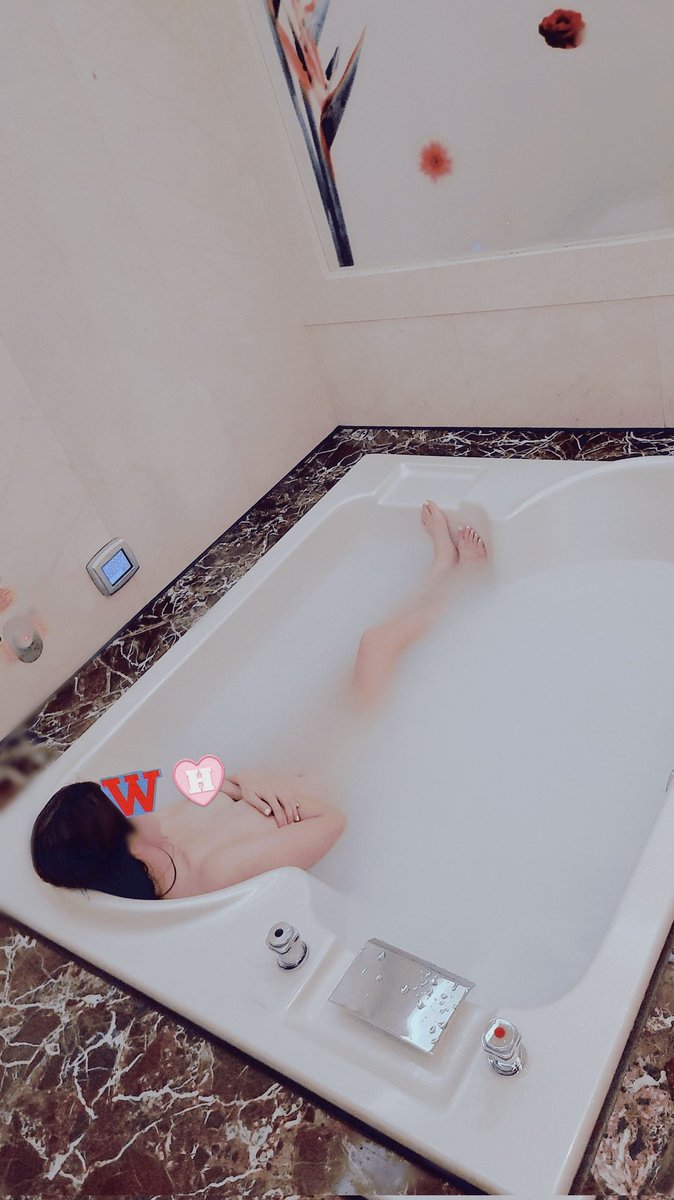 princessluv69's tweet photo. 當女人真的很麻煩
從洗澡到吹完頭髮要三個小時……
不信的話，可以一起體驗看看😘

#小新新
#需要你的小心心 https://t.co/C8LEaw2oW2