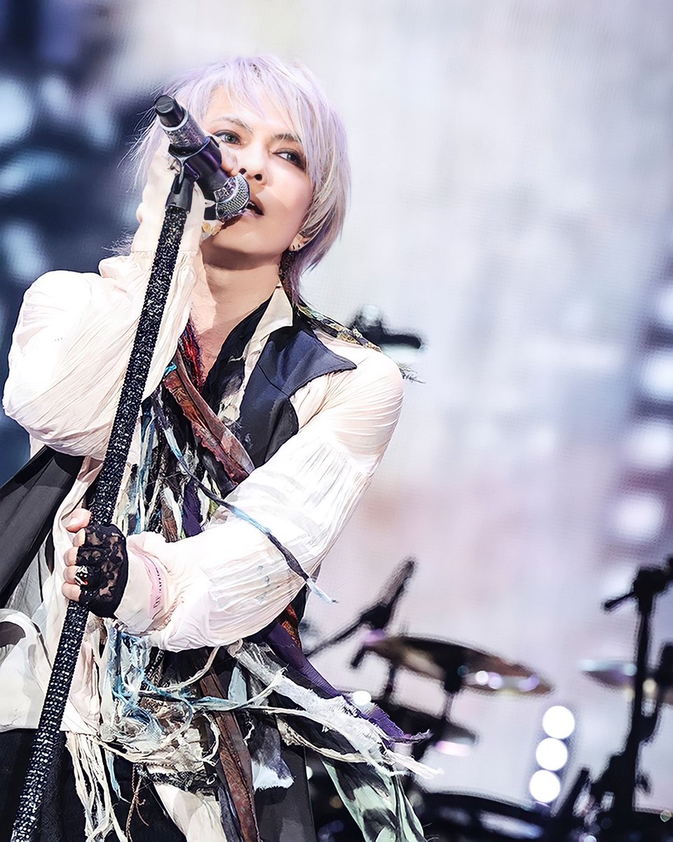 白いHYDEさんは天使のようにとても美しい…. #HYDE #ラルク #LArcenCiel