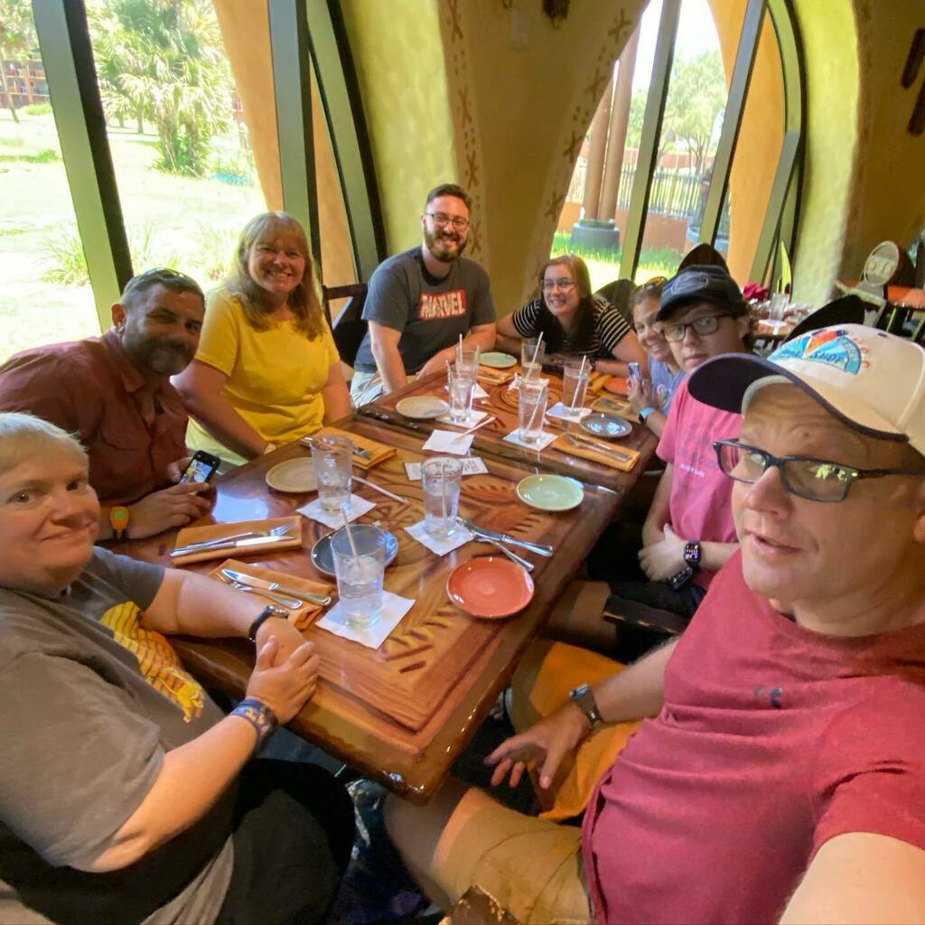 disourdream's tweet photo. Had a great lunch at Sanaa located in Disneyโs Animal Kingdom Kidani Village this past weekend with these fine people.
#sanaa #animalkingdom #kidanivillage #disneydining #breadservice #naan #naanbread #disney #disneyworld #waltdisneyworld #disneygram #diโฆ https://t.co/45q3Gg9O0c https://t.co/wMEtaT892k