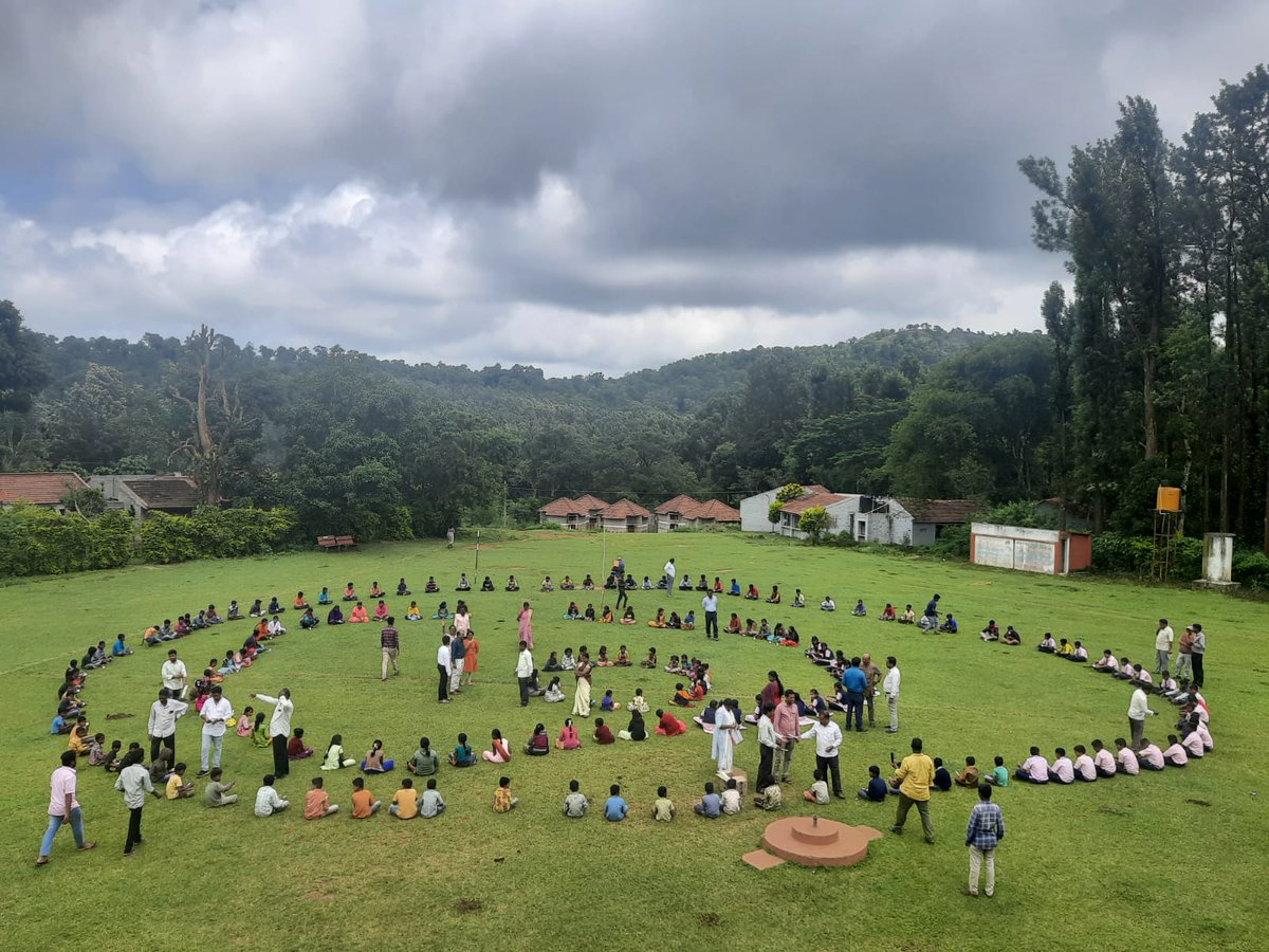 'ಬೆಳೆಯುವ ಪೈರು ಮೊಳಕೆಯಲ್ಲಿ' ಎಂಬಂತೆ ವಿಶ್ವ ತಂಬಾಕು ರಹಿತ ದಿನದಂದು ಚಾಮರಾಜನಗರ ಜಿಲ್ಲೆಯ ಯಳಂದೂರು ತಾಲೂಕಿನ ಬಿಳಿಗಿರಿ ರಂಗನ ಬೆಟ್ಟದ ಬುಡಕಟ್ಟು ಜನಾಂಗದ ಮಕ್ಕಳಿಗೆ ತಂಬಾಕಿನ ದುಷ್ಪರಿಣಾಮಗಳ ಬಗ್ಗೆ ಅರಿವು ಮೂಡಿಸಿಲು ಕಾರ್ಯಕ್ರಮ ಹಮ್ಮಿಕೊಳ್ಳಲಾಯಿತು.