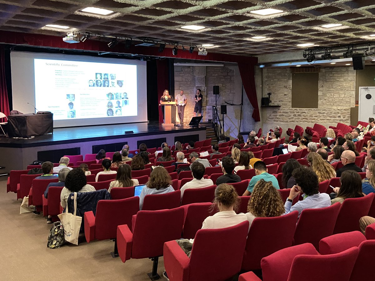fc_univ's tweet photo. [universitédeProgrès]
LIVE 🔴 Congrès autophagie
 
Qu'est-ce que l’"auto-cannibalisme" des cellules ?
Pendant 3 jours, 150 chercheurs et étudiants vont présenter leurs travaux sur l’autophagie au Kursaal de Besançon dans le cadre du 10ème congrès du @CFATG. https://t.co/kvSrvoCFD0