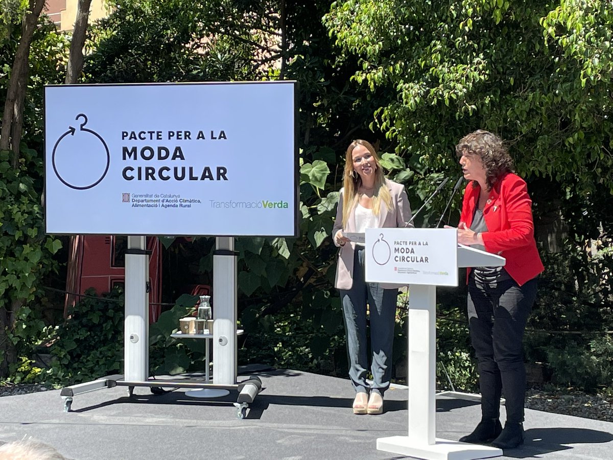 TeresaJorda's tweet image. Presentació del Pacte per la Moda Circular a @PaloAltoBcn. Un acord impulsat per @accioclimatica i assolit després d’un ampli procés de diàleg i consens, per afavorir una tranformació urgent del sector tèxtil català cap a un model circular. #TransformacióVerda #ModaCircular