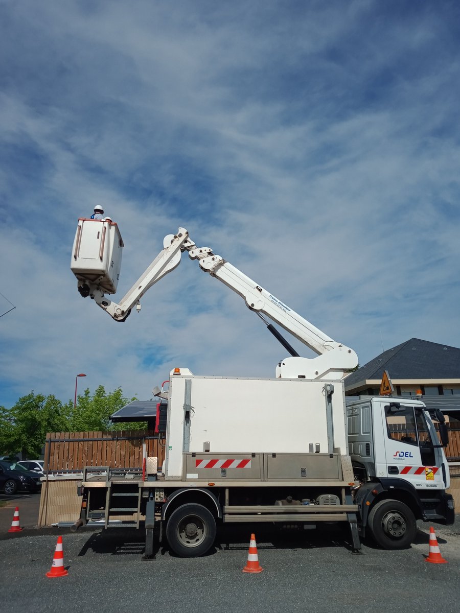 Retour sur la visite de l'entreprise @SDEL ROUERGUE du 30 mai 2022 avec les collégiens de 4ème du Collège <a href="/jeanmoulinrodez/">collegejeanmoulinrodez</a>   pour découvrir toute la palette des métiers autour des réseaux électriques, fibre optique....
MERCI aux équipes de @SDEL Rouergue pour leur accueil!