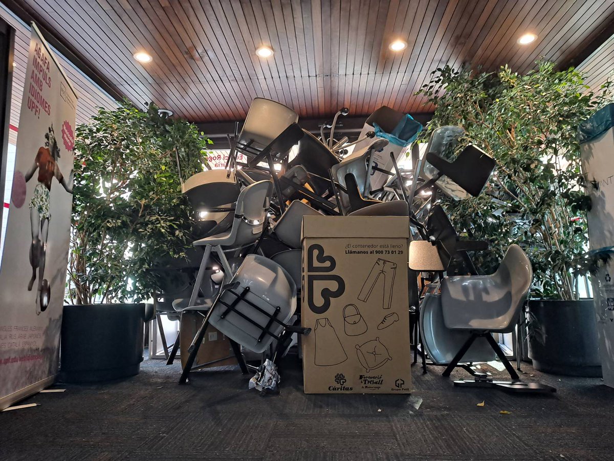 SEPC_Ciutadella's tweet photo. 🔴 #VAGA31M | Des d'avui al matí, les estudiants estem tancant el campus de Ciutadella de la #UPF en defensa del català a les aules.

👉🏽 La jornada de vaga compta amb un 98% de seguiment a tot el campus.

⁉️ Però com hem arribat fins a aquí? Què demanem?

[OBRIM FIL!] https://t.co/gDJKptldNq