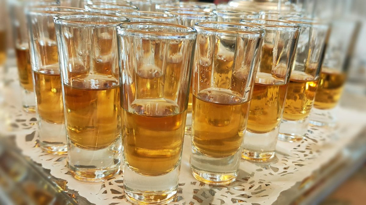 EmbaMexFra's tweet photo. Distribuidores, importadores, bartenders y especialistas degustaron lo mejor de estas emblemáticas bebidas. Agradecemos a #ChristophePluvinage y a Martha Murguia de @maisonbleuagave por el recorrido gustativo e histórico que transportó a los invitados a México🇲🇽 y a Perú🇵🇪. https://t.co/UFry7smYrT