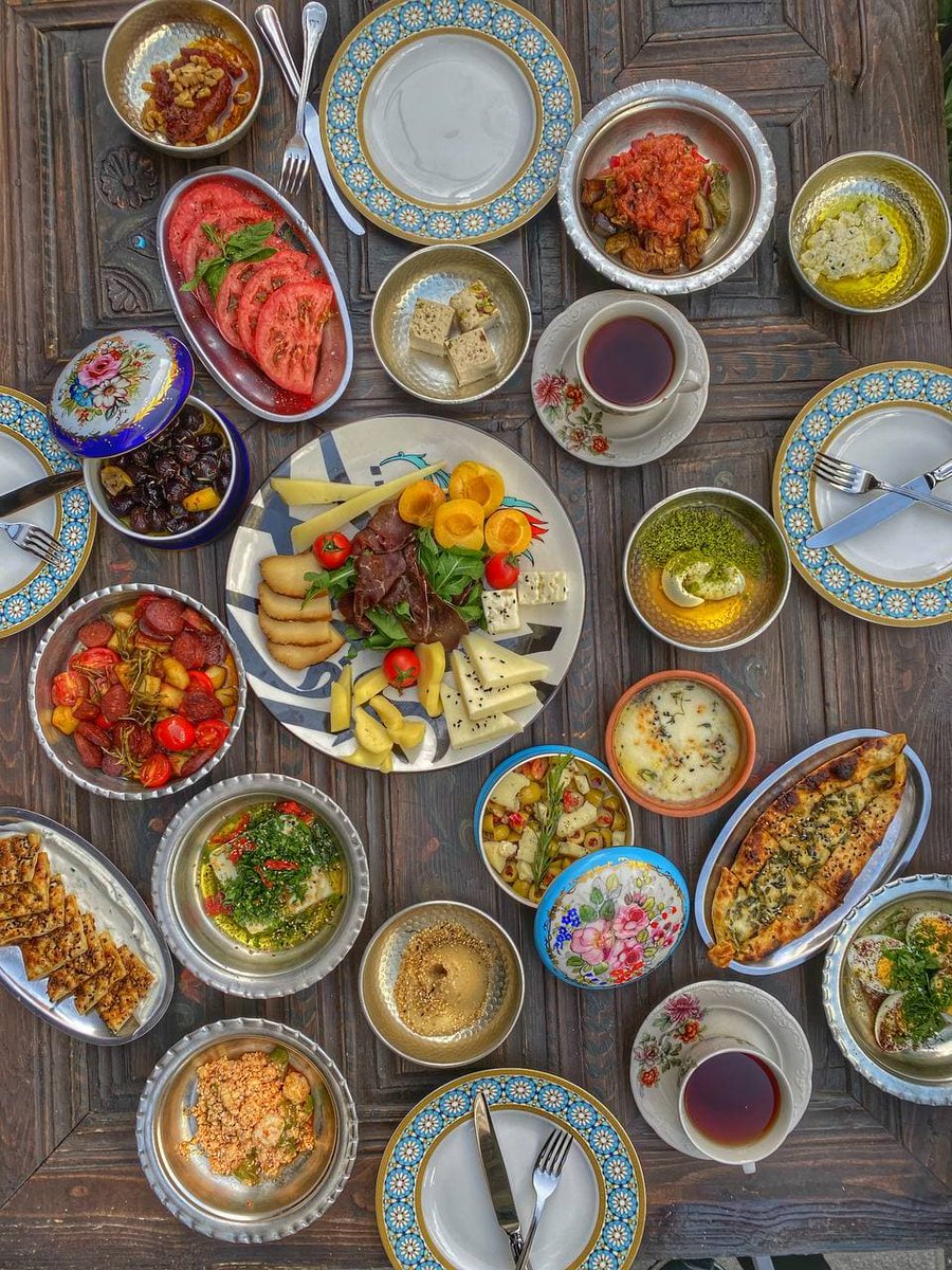 galeyanofficial's tweet photo. Whether you are at breakfast or in other meals of the day... You are invited to Galeyan to live full moments.
#galayanrestaurant #galayan #istanbul #restaurant #sultanhamet #breakfast #foods #istanbulrestaurant #delicious https://t.co/oEKiq3lUli