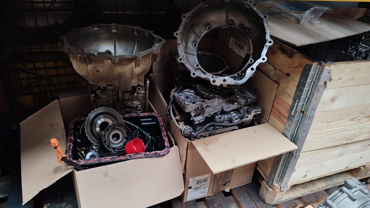 laboiteauto's tweet image. La vidange d'une boite automatique se fait tous le 60 000 kilomètre afin de prévenir les tremblements et les vibrations. Vous pouvez nous rejoindre dans notre atelier à Servon (77) et nous contacter au 01 45 50 38 13 ou directement sur notre site internet laboiteauto.fr/contact