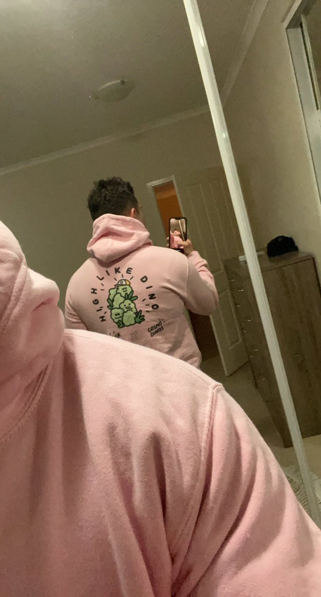 Who else flexing their <a href="/Cosmodinos/">Cosmodinos</a> 🔥😍

#nft #NFTCommunity