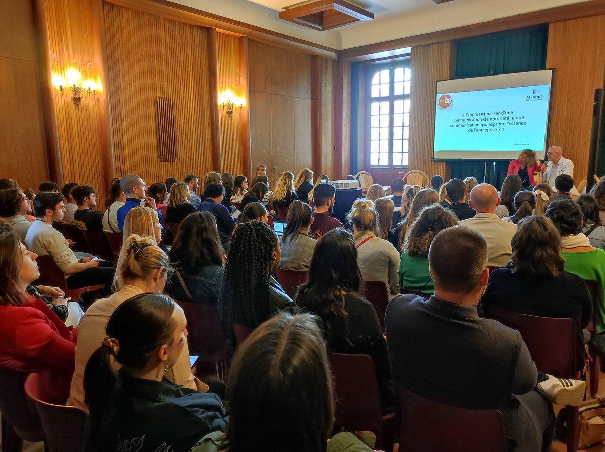 Salle comble pour écouter <a href="/StephanieBouti6/">Stephanie Boutin</a> au #GrandmixNormand. Bravo <a href="/pressecomndie/">Club Presse Com Ndie</a> 👏
#RSE #GrandmixComEtMedias