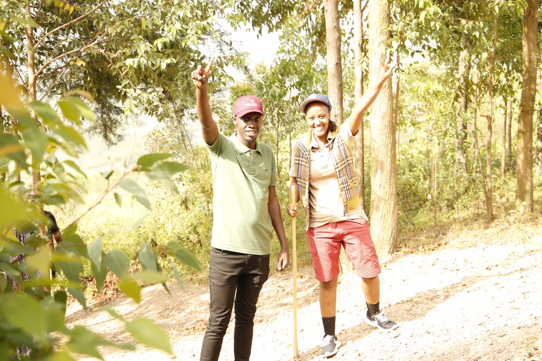 Ngabo_Karegeya's tweet photo. Uzaze noneho ngukamire. Dore Inyanza naragucuze 😂😂
@Visit_Bigogwe 🇷🇼🇷🇼✊🏿 https://t.co/tdYP0znUZd