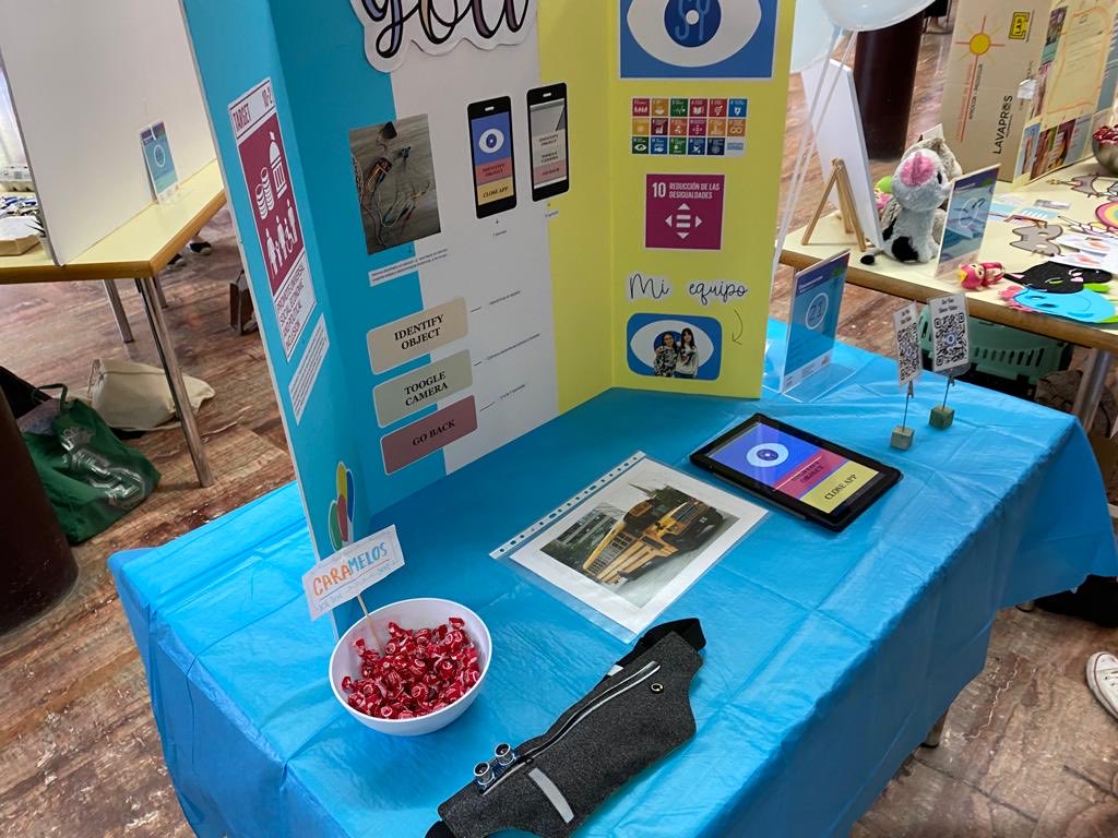 ColegioCHG's tweet photo. Muy orgullosos de nuestras chicas de #Technogirls que han presentado sus proyectos, y en especial de Jimena y Claudia que han conseguido el segundo puesto en la categoría de stands #6ºgirls #alumnosCHG #ScienceForGirls https://t.co/K5JN6lP6mU