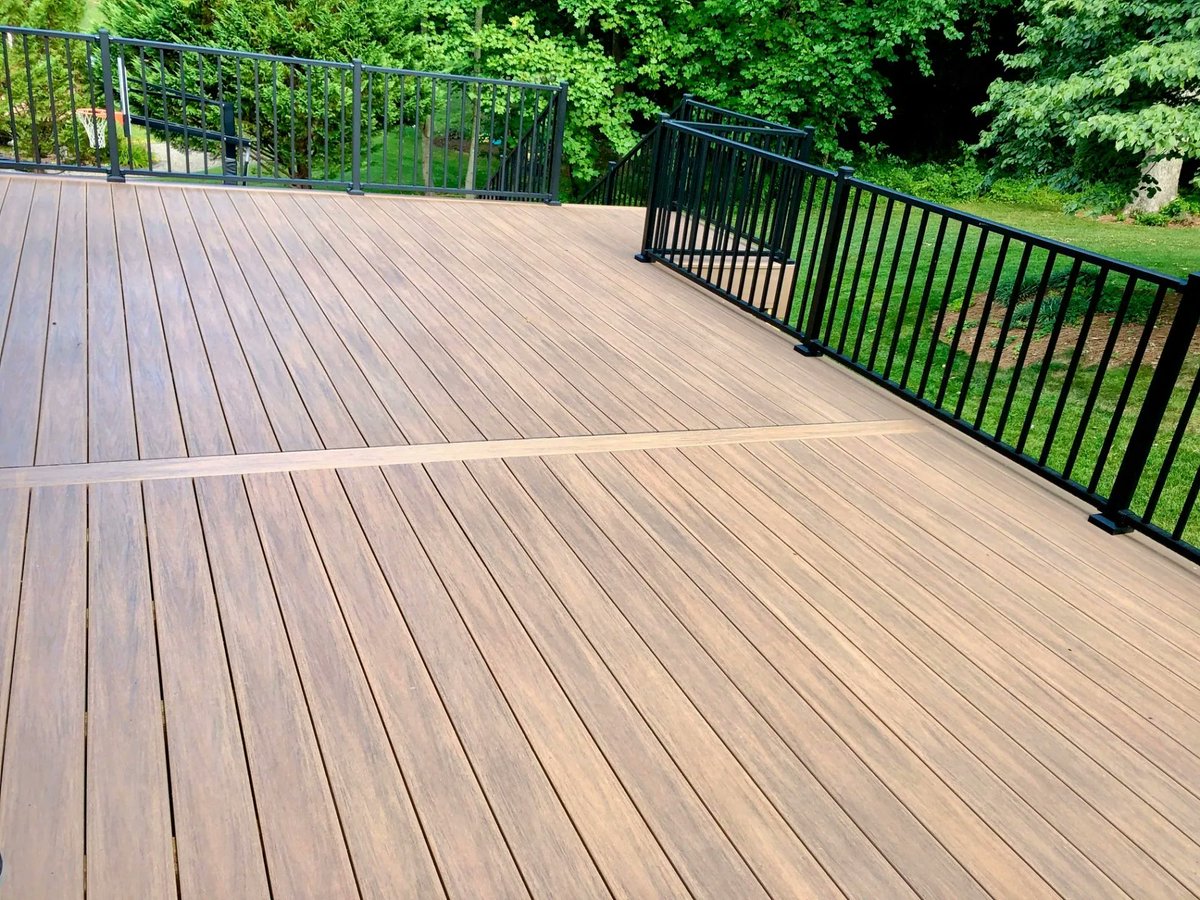 RobinsonConstr's tweet image. Summer 😎 will soon be here. It is not late to get your dream deck done or have it renovated. Call us for a free estimate at 336-888-ROOF (7663).