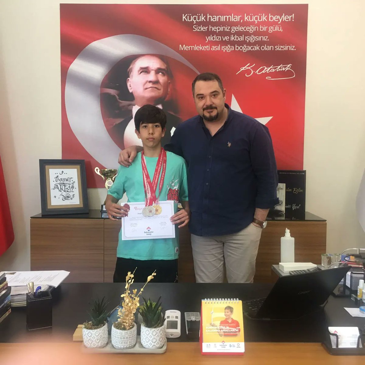 bkbeylikduzu's tweet photo. 8.Sınıf öğrencilerimizden Ali Aras Ödüm, Elazığ'da düzenlenen Paletli Yüzme Türkiye şampiyonasında 400 metrede Türkiye Şampiyonu 🏆, 100 ve 200 metrede Türkiye ikincisi olmuştur 🥇. Öğrencimizi tebrik eder, başarılarının devamını dileriz.@TamerrAktas https://t.co/K8fovwY9wD