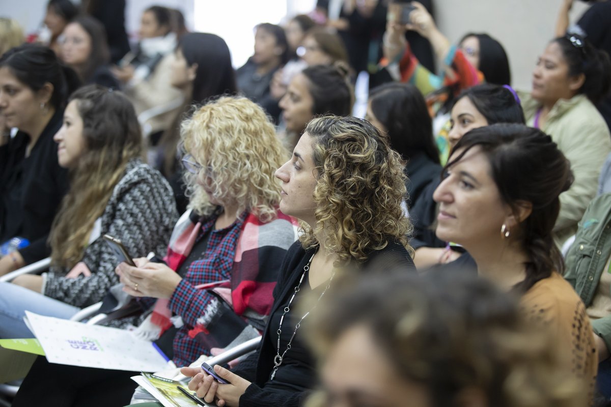 rionegrogob's tweet image. 📝 Del 𝟲/𝟬𝟲 𝗮𝗹 𝟭𝟬/𝟬𝟲 estará disponible la pre inscripción para la Tecnicatura Superior en Políticas Públicas y Comunitarias en Género y Diversidad. 

✅ La carrera será tres años, se cursará de manera virtual y tendrá validez nacional.

🧑‍💻 +INFO: bit.ly/3z7NkPP