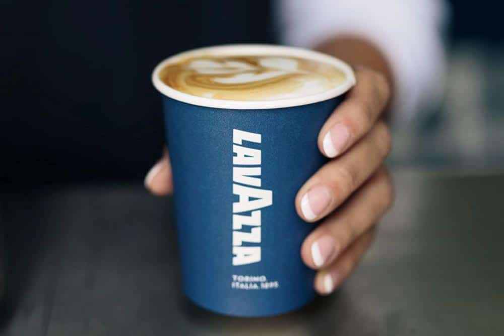 Looking for a way to highlight your delicious Lavazza coffee beans? Lavazza take away coffee cups are traveling advertisements!
#Lavazza #coffee #papercupsandlids #papercoffeecups #smallpapercups #papercups #disposablecoffeecups #takeaway #advertising #cup
officebarista.co.uk/collections/pa…