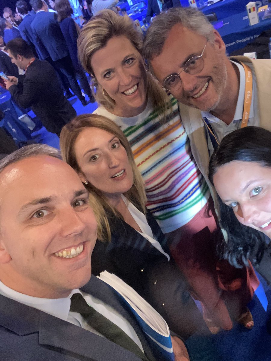 tomvdkendelaere's tweet photo. Eindelijk! Na covid-uitstel tijd voor het @EPP-congres in #Rotterdam!🇪🇺 https://t.co/8TTG0XyO2k
