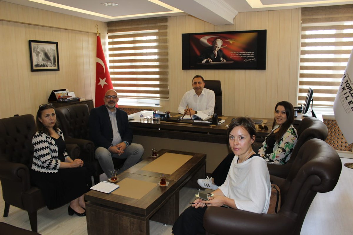 hatayistim's tweet photo. Birleşmiş Milletler Çocuklara Yardım Fonu ÜNİCEF Türkiye Temsilciliği Acil Yardımlar Koordinatörü Dragan MARKOVİÇ ve Program Uzmanı Marina FILCHEVA  İl Sivil Toplumla İlişkiler Müdürümüz Malik Yılmaz'ı ziyaret ederek kuruluş faaliyetleri hakkında bilgi alışverişinde bulunuldu. https://t.co/ieUmbBU3LY