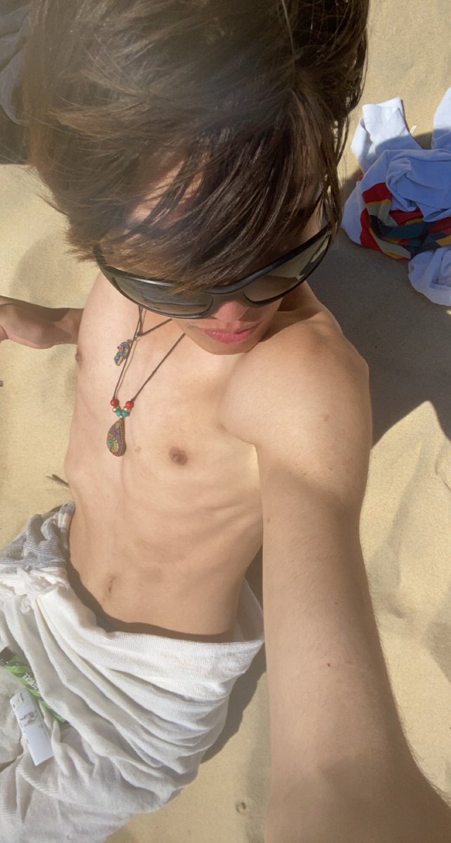 VSilleigue's tweet photo. beach time …
#body #twink #teen #young https://t.co/cwEnwN6UHH