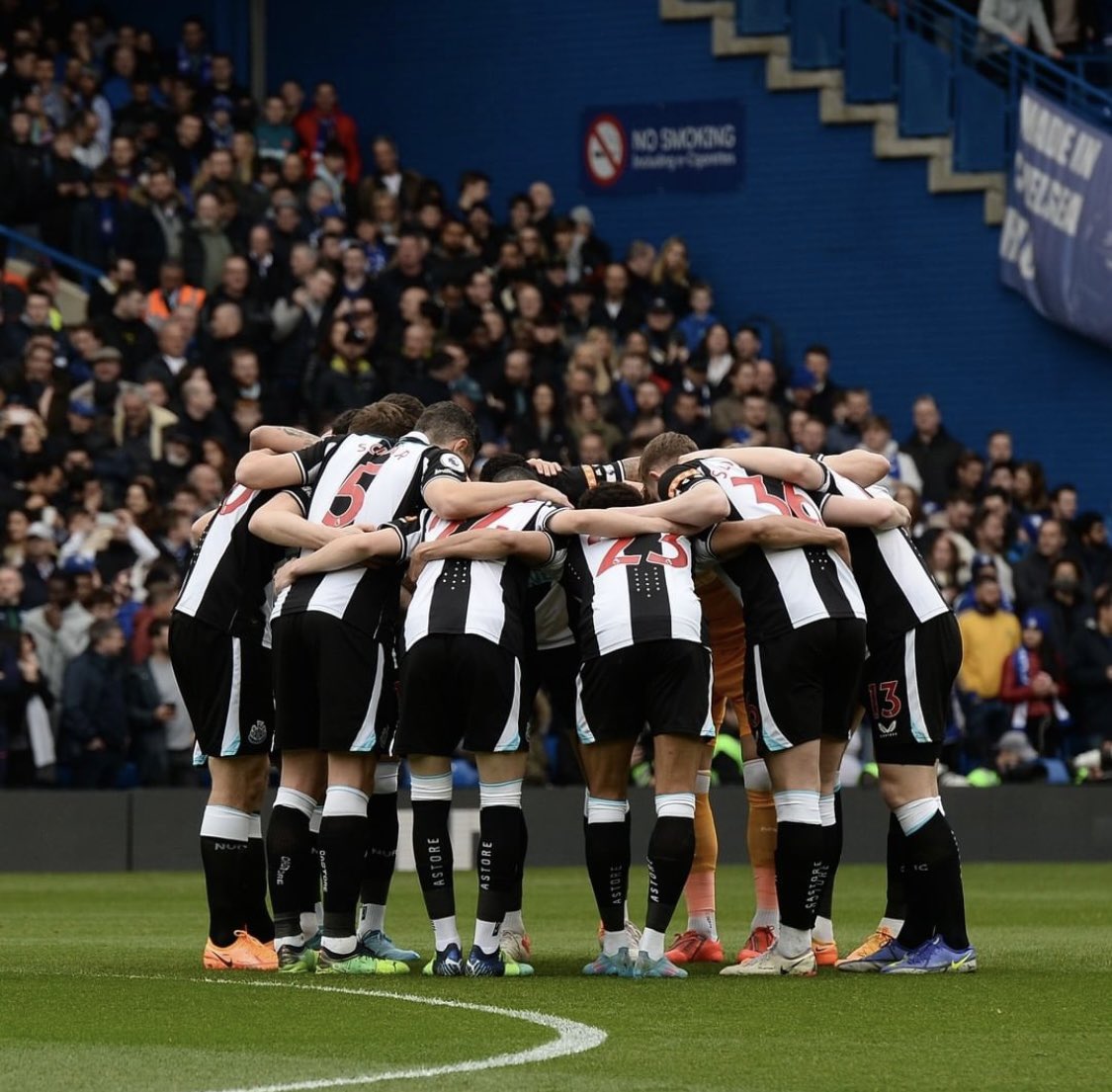 We’ve got a 2021/22 home shirt up for grabs signed by the @NUFC first team squad ⚫️⚪️ To enter: ➡️ Follow @fun88eng 🔁 RT this post We’ll take all the entries from our Twitter, Facebook and Instagram pages and pick a winner at random this Sunday 🙌 #NUFC | #PL