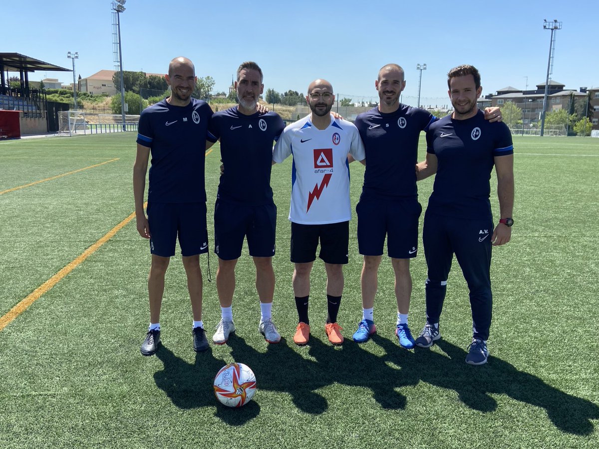 Rafa9Mainez's tweet photo. 👏🏻 Hoy visité al @RMajadahonda en sus instalaciones y me abrieron las puertas un ratito. Enhorabuena por el trabajazo y por demostrar que sois una familia con una pasión brutal.

🔝 Menudo cuerpo técnico @a23gomez https://t.co/7bzl3P6vaR