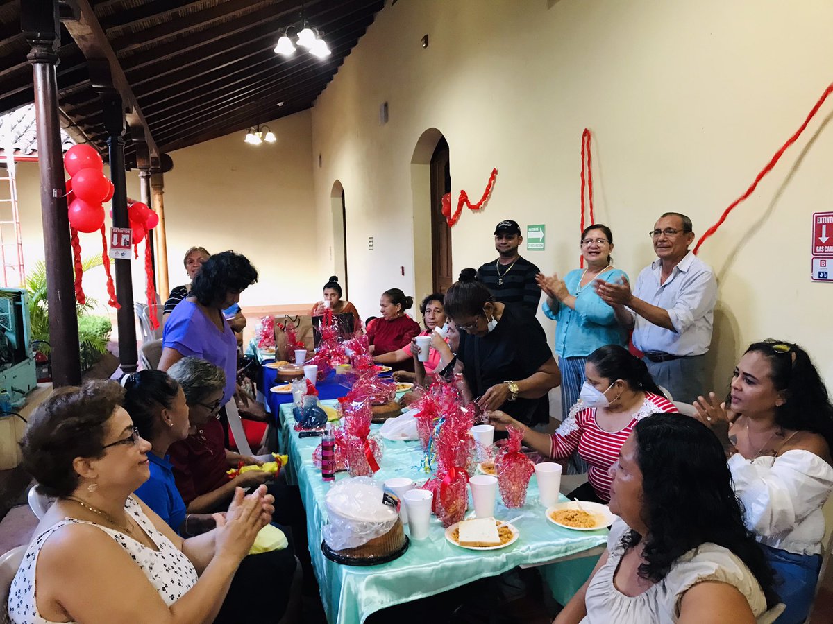 Dtto1Granada's tweet photo. #BenditasMadres || Celebramos este #30Mayo, el “Día de las Madres” con mucho respeto y reconocimiento a ese trabajo incansable, destacando ese compromiso y amor a  #Nicaragua bendita y siempre libre.❤️🖤✊🏾👩‍👧🤰🏽👵￼🎉🥳

¡Felicidades a todas las madres nicaragüenses! 🎊💖 https://t.co/ssAsbZn2pH