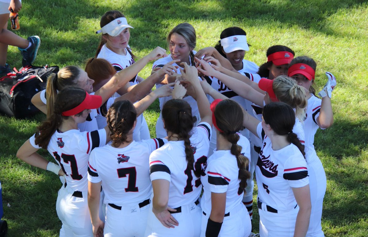 fd_softball's tweet photo. 🚨#1 vs #2 ranked showdown🚨

vs. #2 (5A) Ankeny Centennial 
📍Harlan Rogers Sports Complex
🕔5 &amp; 7pm
🎟 Sold at gate or Activity Pass Accepted.
🎉PRIDE NIGHT!!

Come out to our in-conference 1 vs 2 showdown! Wolfpack needs a huge crowd!🐺😈 #defendnothing https://t.co/epqbrXgWGk