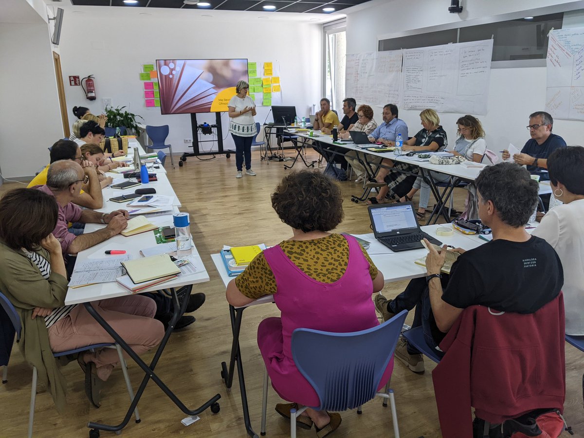 xaragay's tweet photo. Ayer y hoy con el equipo impulsor del cambio de la Federación de Ikastolas @EHIkastolak finalizando la transferencia de la metodología #RIEDUSIS de transformación educativa y visualizando el cambio hacia el 2030 @jonquerarno https://t.co/VEV8dMIc01