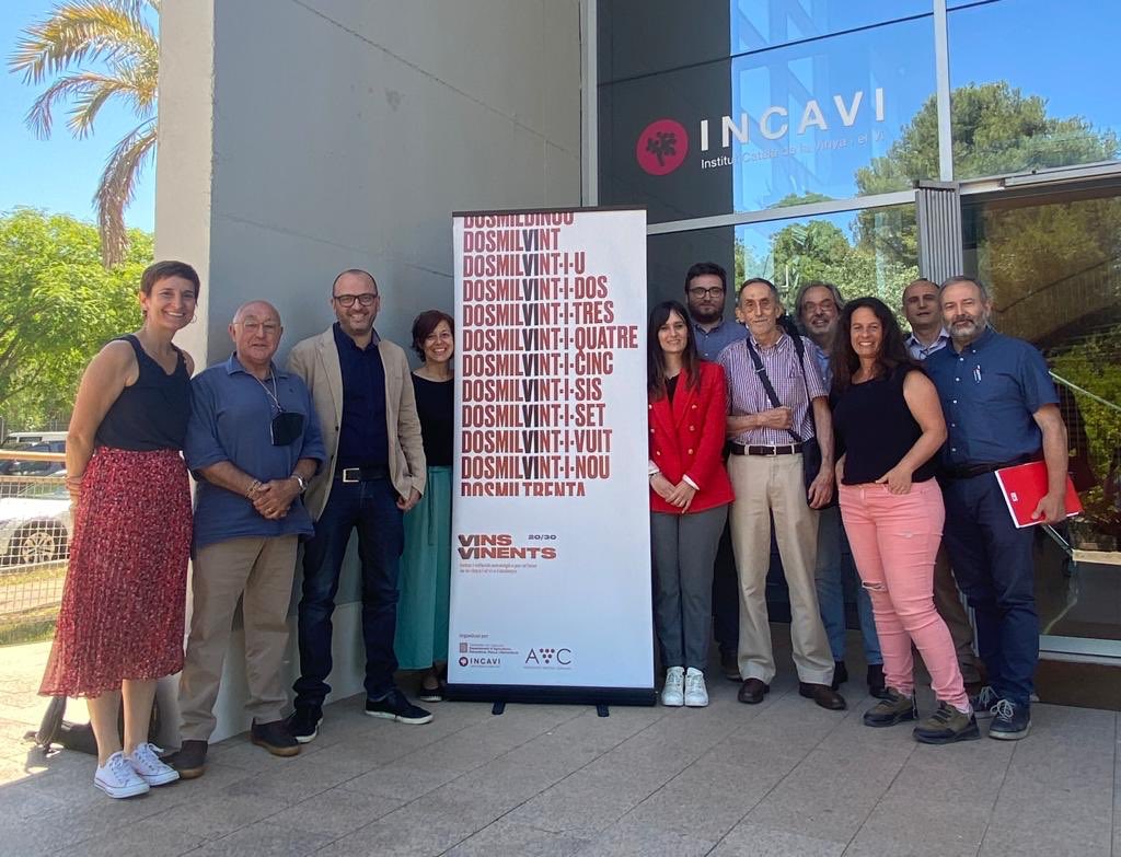 incavicat's tweet photo. Avui ha tingut lloc la reunió del Comitè Científic de #VinsVinents per continuar desenvolupant les conclusions i recomanacions dels diferents grups de treball. 
Vins Vinents és l'espai de co-creació per debatre els principals reptes del sector 🍇🍷 de Catalunya amb horitzó 2030. https://t.co/kjHAc9D4t0