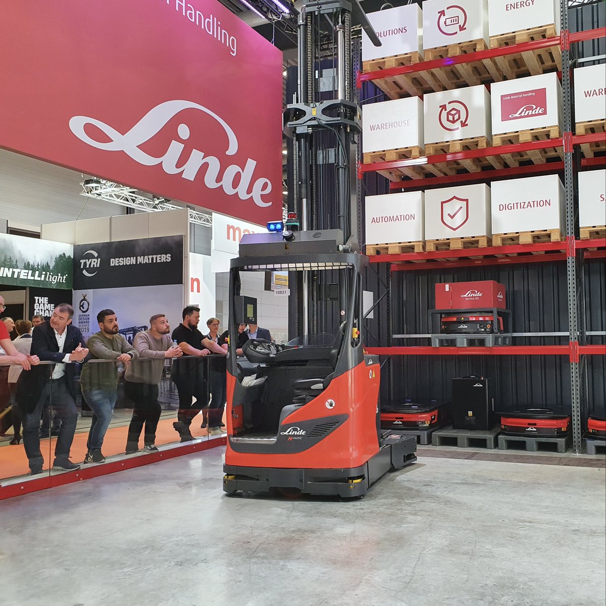 KIONGroup's tweet image. We are excited, #LogiMAT2022 has just started! Almost all our brands are here! Some first impressions from @Messe_Stuttgart. Come along, our experts from @Linde_MH, #STILL, @DematicGlobal and #BAOLI are looking forward to show you their newest products.