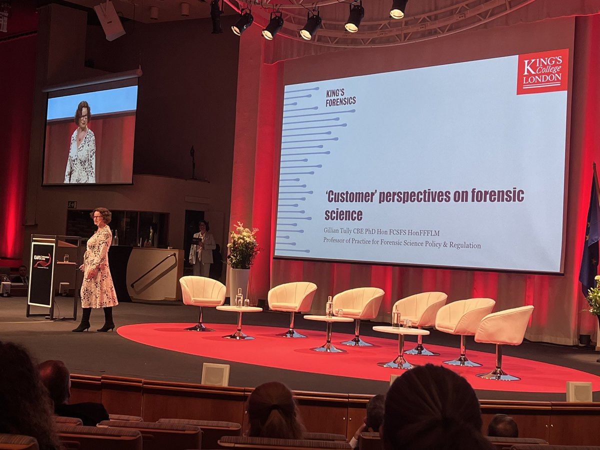 BreathnachM's tweet image. Gillian Tully giving her plenary talk to #eafs2022 #forensics