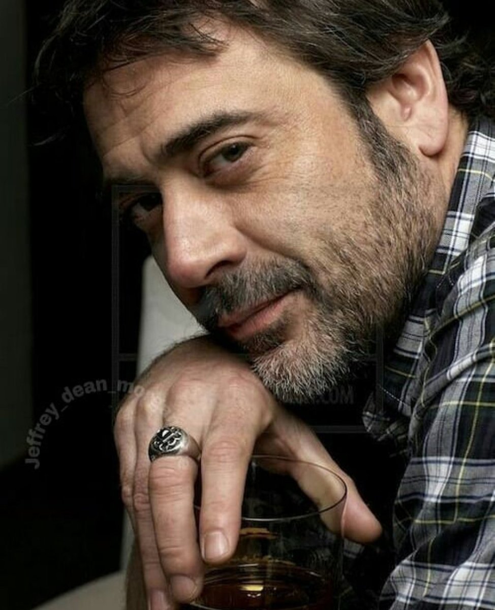 Guapazos's tweet image. Bienvenida @ConaCastro 😉 #JeffreyDeanMorgan
