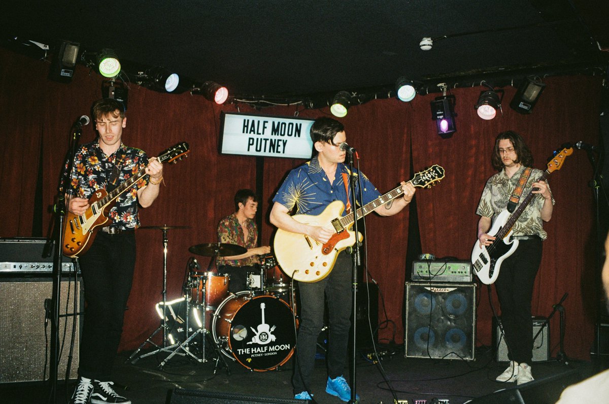 sunsaraband's tweet photo. a v e n u e - @HalfMoonPutney - 19/05/22🌓

Next stop - @TheFinPub, 09/06/22 📍

📸 - @MrPeroxide

#band #londonbands #putney #halfmoon #livemusic #gig #gigging #rock #pop #indie #londonphotos #new #avenue #filmphotography https://t.co/p2vsKwfbYC