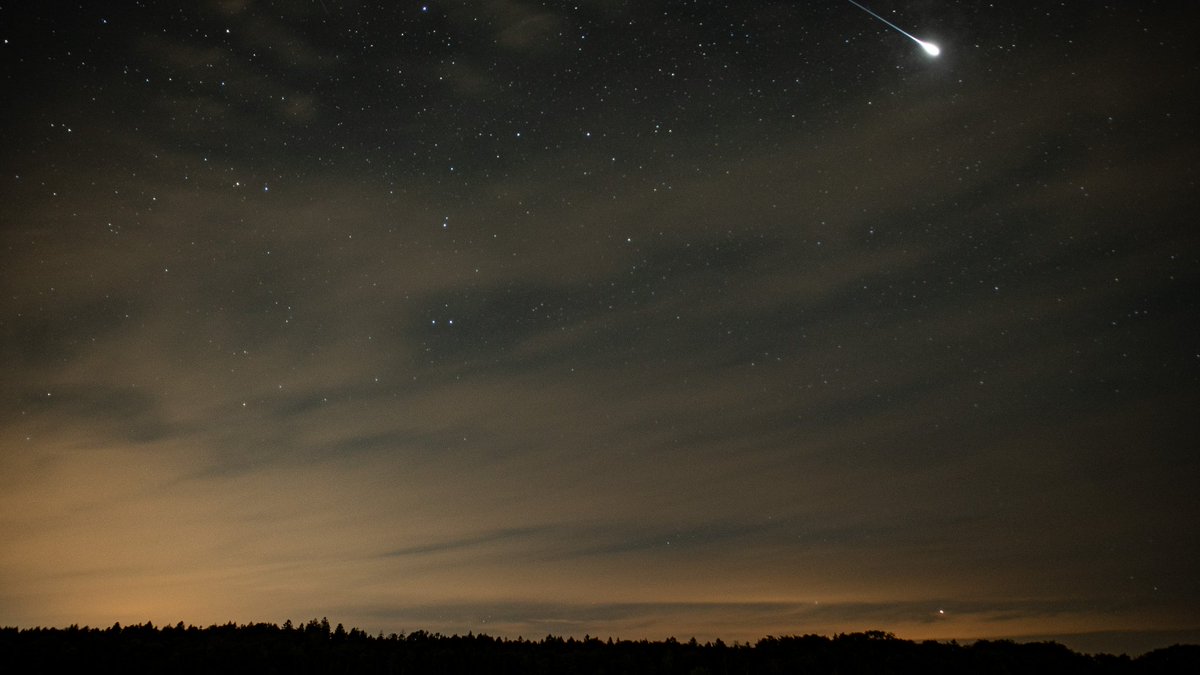 queiroz_jos's tweet photo. watching and waiting for Tau Herculis meteor showers and some images captured during the night https://t.co/OvCIOB53JA