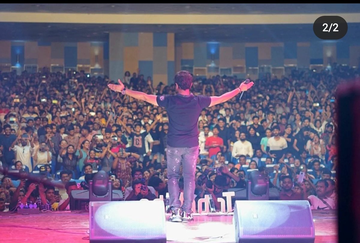 AanchalDubey21's tweet photo. जिंदगी एक रंग मंच है और हम सब है रंग मंच पर कठपुतलियां हैं, हम सबकी दोर ऊपर वाले के हाथ में है, कब किसी दोर खिच जाए कोई नहीं जानता 🥲🥹 #RIPKK #Singerkk #Notkk #omshanti #kolkata #omshanti #krishnakumarkunnath #lastpicture #unpredictible #RIP #legend #forever https://t.co/hpuQqOY04n