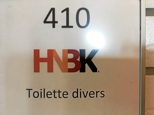 PacmanPirate's tweet photo. Bitte sagt mir, dass Ihr da auch Toiletten Taucher lest. https://t.co/NRHV7KezKV