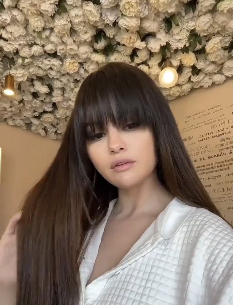 skinnysel's tweet photo. SELENA MY JAW DROPPED WOW https://t.co/2GHZYOPByP
