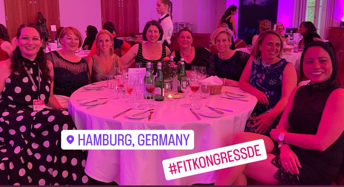 Resalith's tweet photo. #winawardsde Tisch 7 RULZ #fitkongressde https://t.co/Z5ApBc34Ll