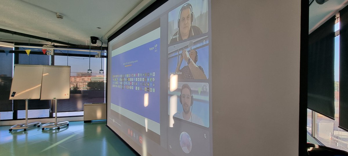 Seguimos en directo explicando el concurso mundial AppsUp de Huawei, con Víctor Pérez, Huawei Student Developer Ambassador, ganador en la pasada edición. Live ahora en youtu.be/ekG1_ScEyH8 y sortearemos in Watch Fit al final!!!