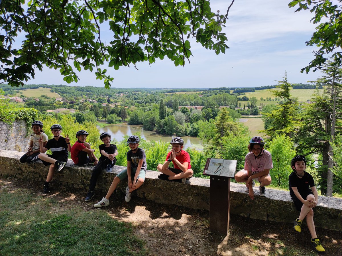 CollegeCasteret's tweet photo. 👏à nos élèves de 6e et de l'AS de @CollegeCasteret qui ont participé au #TAPV de @acpoitiers . 205 km à vélo, visite des #SourcesdelaTouvre @dsden16 #UNSS https://t.co/kZVYJnFY2b