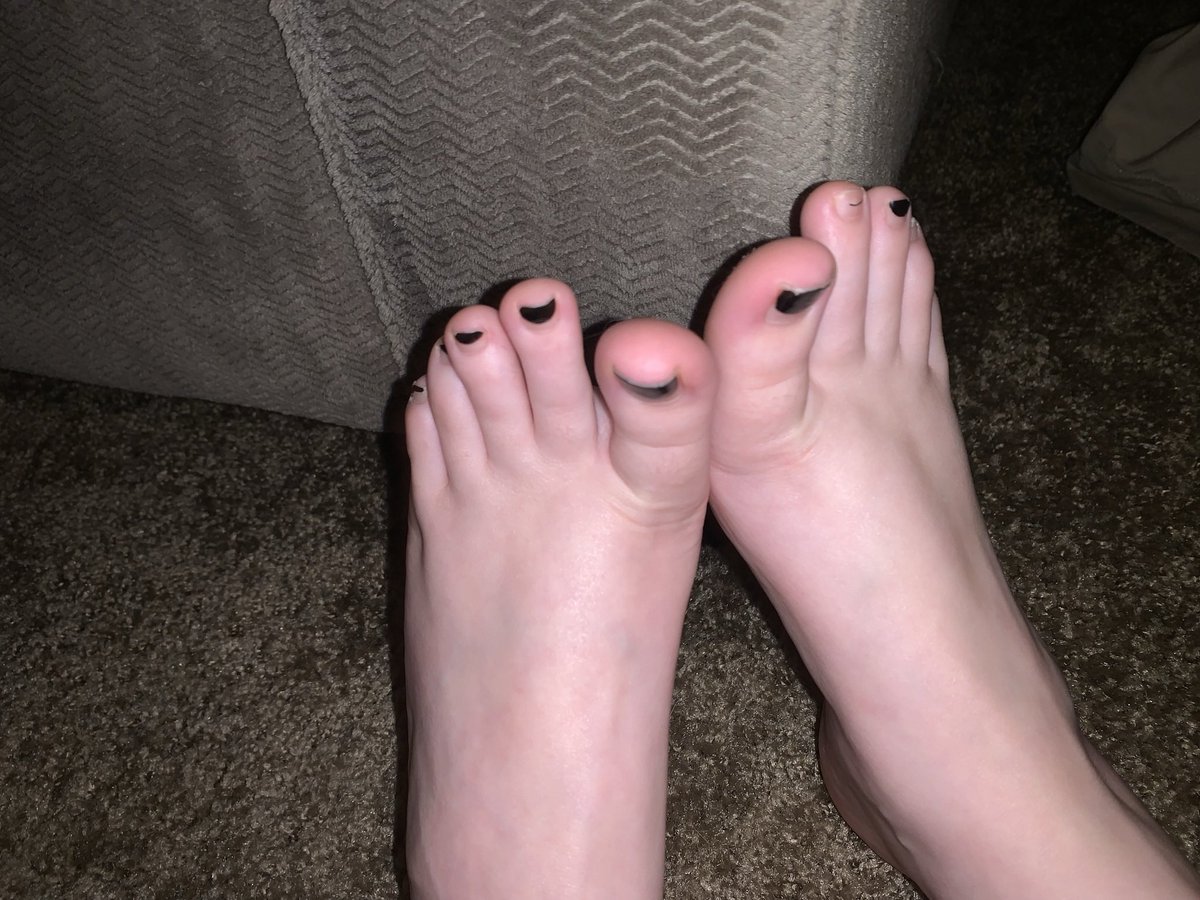 anne_kota's tweet photo. #feet #feetpic #feetworship #feetfinder #foot #feetsale #custom https://t.co/E2ADcFHvEB