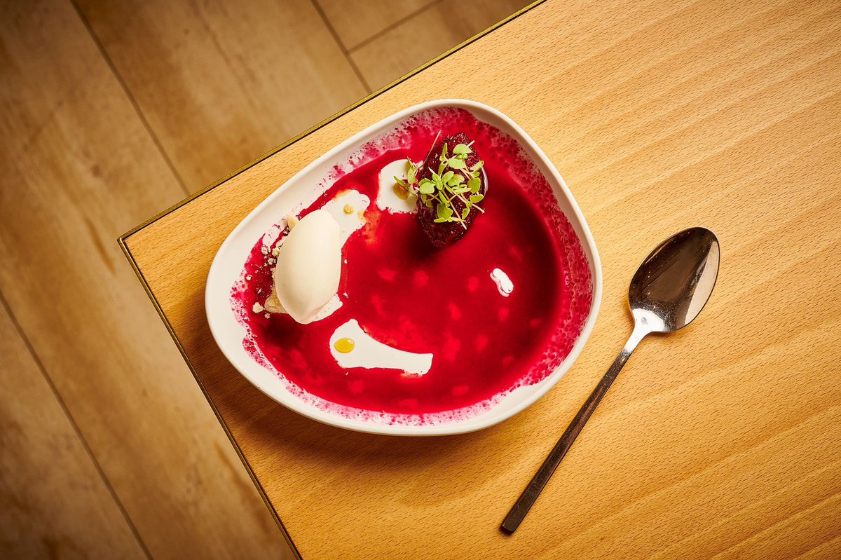MariadelaORest's tweet photo. Tartar de remolacha, albahaca y helado de yogur.

Postre refrescante y cargado de sabor para este caluroso martes.

¡Te esperamos!

📞 Reservas: 958 21 60 69

➡️ https://t.co/OIQ3gFXre1

#tartar #remolacha  #albahaca #comerengranada #restaurantesgranada #granadacity #mariadelao https://t.co/Jya1jnKDpS