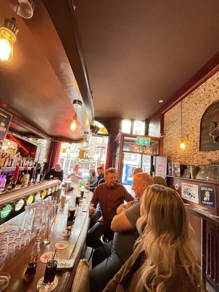 Imperium4_'s tweet photo. Putting the animal feed industry to rights over a pint!! Imperium4 team still hard at work 😂 #team #work #exhibition2022 #imperium4feed @DatastorSystems @DSLSystemsLtd https://t.co/gNqGxAj6g2